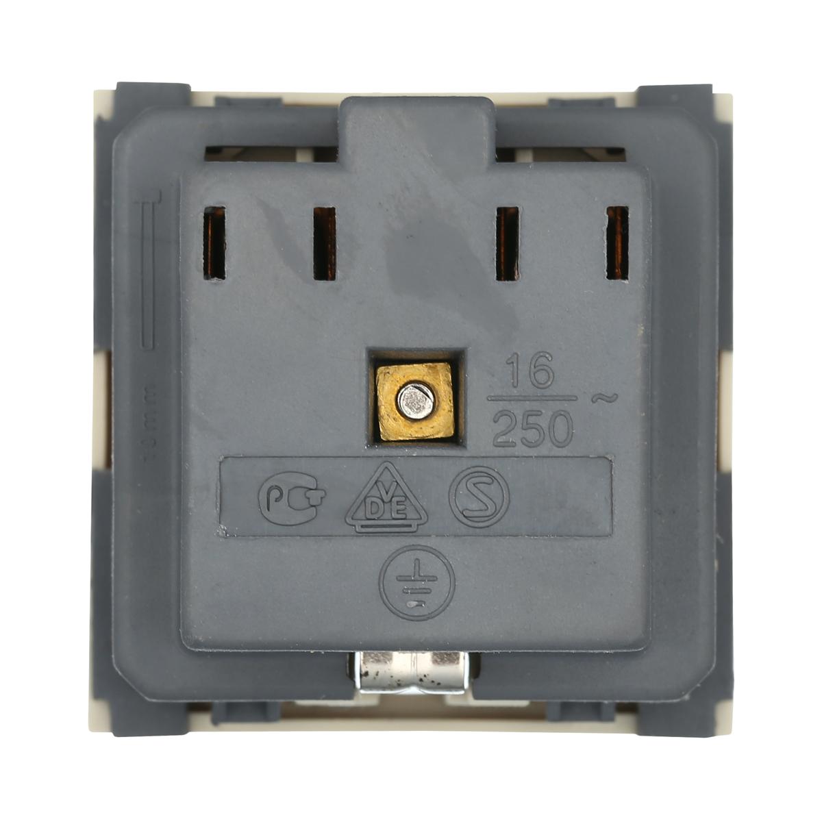 фото розетка lk studio с з/к, со шторками матовая поверхность (бежевый) lk45 851401-1 | 220svet.ru