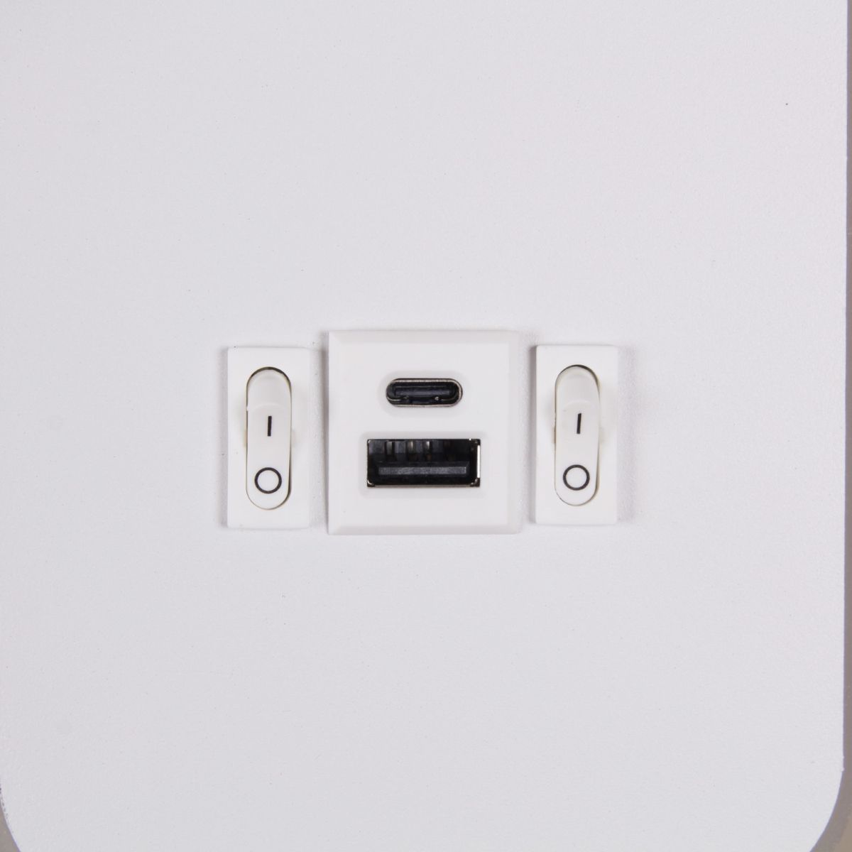 фото настенный светодиодный светильник reluce 86204-9.2-001kt led12w+usb wt | 220svet.ru